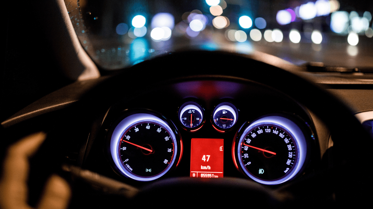 Auto ruckelt beim Fahren Ursachen & Diagnose